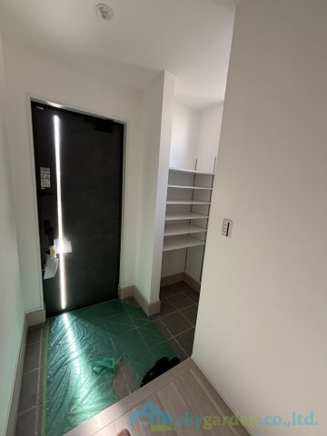 小田原市中新田　未入居戸建　全2棟1号棟の玄関