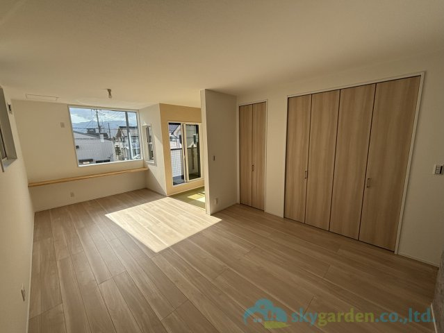 小田原市中新田　未入居戸建　全2棟1号棟の居間・リビング