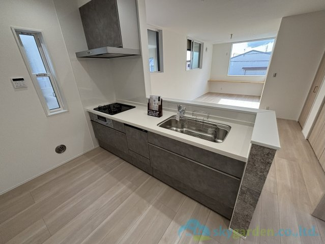 小田原市中新田　未入居戸建　全2棟1号棟のキッチン