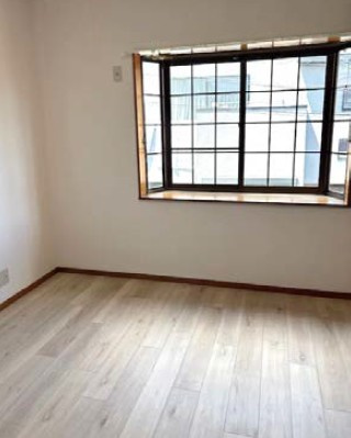 【洋室】 | さいたま市緑区大牧　リフォーム済戸建 | 2F　７畳洋室、出窓があります
