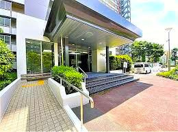 グリーンコーポ千寿　２号棟のエントランス