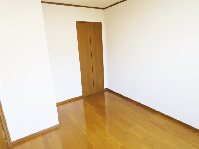 ブラッドの洋室