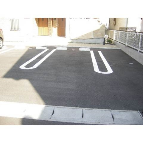 メゾン・ド・エルⅡの駐車場