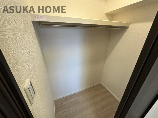 ナイスサンソレイユ横濱鶴ヶ峰の収納|枕棚があるクローゼットは多様なお洋服の収納にも対応しやすく、大切なお洋服をきれいな状態で収納できます