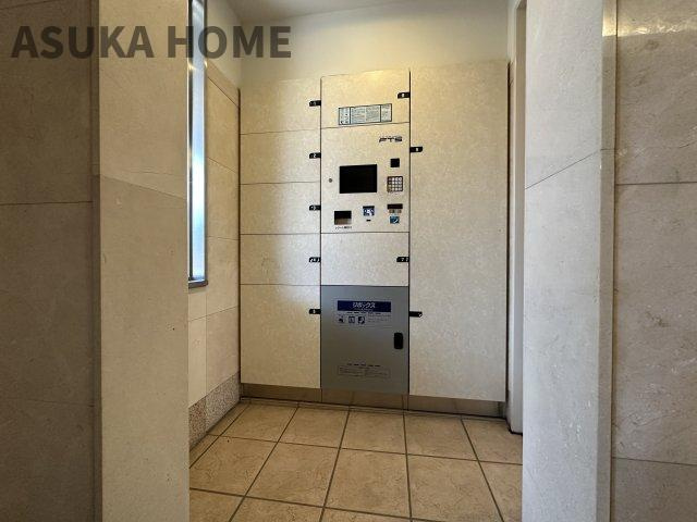 ナイスサンソレイユ横濱鶴ヶ峰のその他共用部分|不在時にもあると大変便利な宅配ボックスを完備。