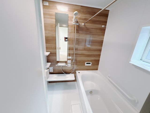 【ワイウッドコート】宇都宮市簗瀬 第2期の浴室|○浴室○
ベンチ付きの浴槽で、気軽に半身浴。浴室乾燥機も標準で付いています。雨の日のお洗濯や、ヒートショック対策にも◎
※2025年10月撮影