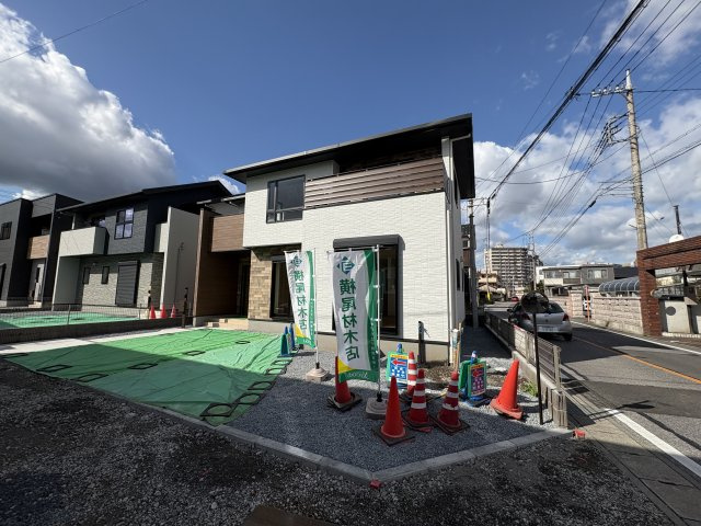 【ワイウッドコート】宇都宮市簗瀬 第2期の前面道路含む現地写真|○今からご覧いただけます○
JR宇都宮線「宇都宮」駅徒歩15分♪お買い物施設も充実の生活便利な住環境。教育施設や公園も1キロ圏内♪子育てファミリーに嬉しい立地♪
※2025年10月撮影