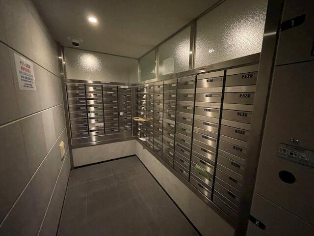 クオリア神南フラッツのその他共用部分|ポストと宅配ボックスです