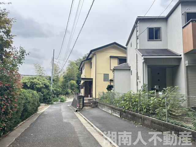 藤沢市渡内３丁目１４－１７戸建ての前面道路含む現地写真|前面道路含む現地写真です