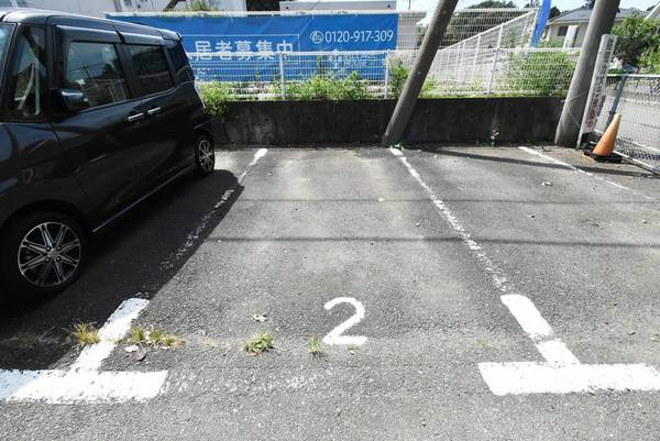 ビレッジハウス鴻野山1号棟の駐車場