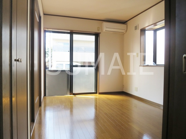 ヴェルドミールの居間・リビング|人気のフローリングです。