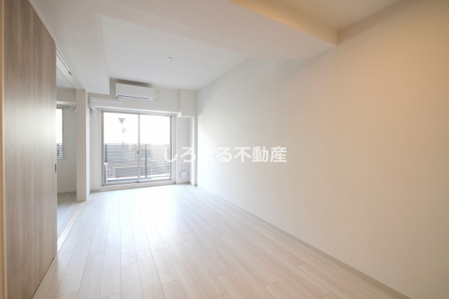 アーバネックス南森町WESTの居間・リビング