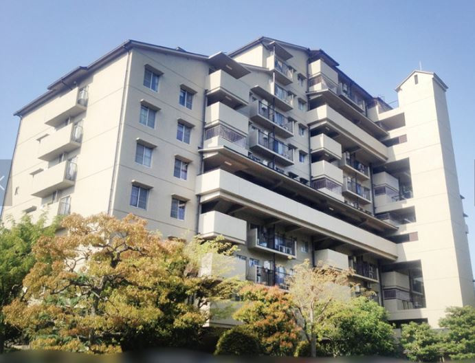 メゾン千里丘K棟の外観