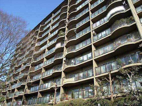 メゾン千里丘K棟の外観