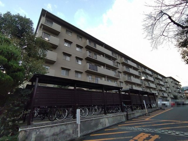 メゾン千里丘K棟の外観