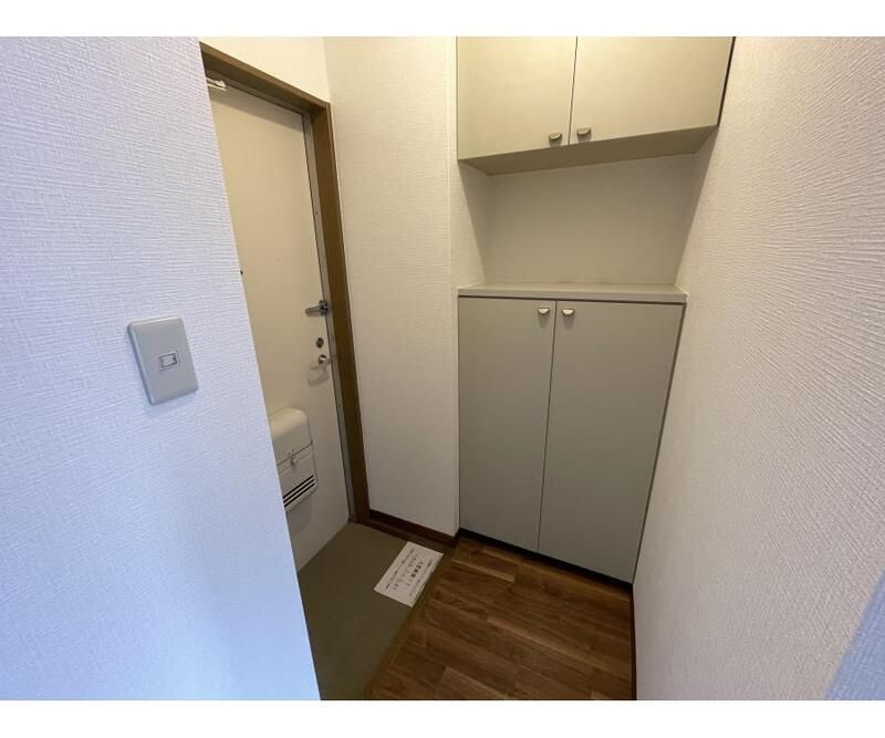 エステートピアイズミの玄関