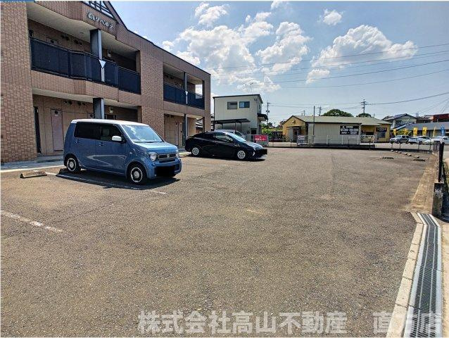 リベルテの駐車場