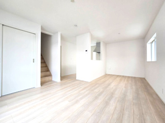 【居間・リビング】 | 高槻市野田1丁目　新築戸建　4区画 | 同仕様内観写真