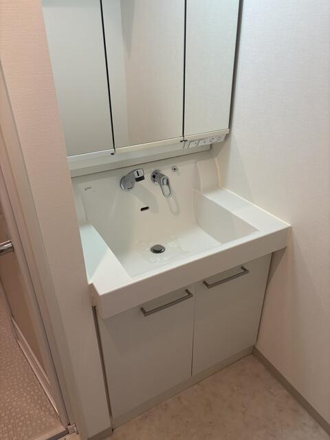 Ｔｏｔｓｕ　Ｒｅｓｉｄｅｎｃｅ　渋谷本町の独立洗面台|洗面台です