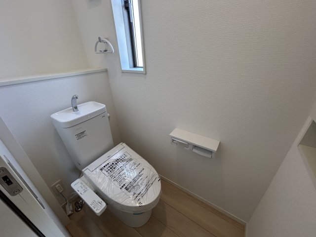 小松島市大林町字金岡建売①のトイレ