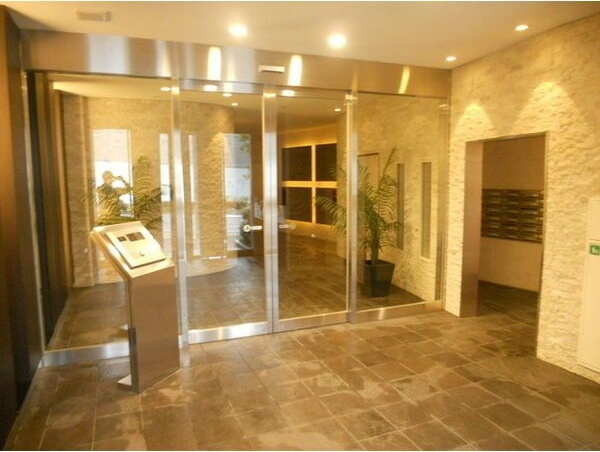 プレディアスタイル横濱沢渡のエントランス