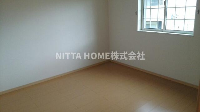 メゾン・城ノ下Ｂの洋室|６．１帖の洋室が２室になります！