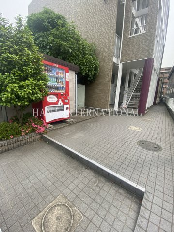 レオパレスサンファームのエントランス