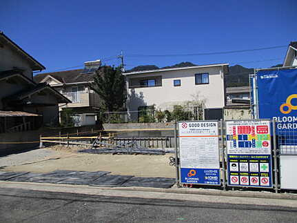 広島市佐伯区屋代１丁目の前面道路含む現地写真