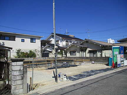 広島市佐伯区屋代１丁目の前面道路含む現地写真