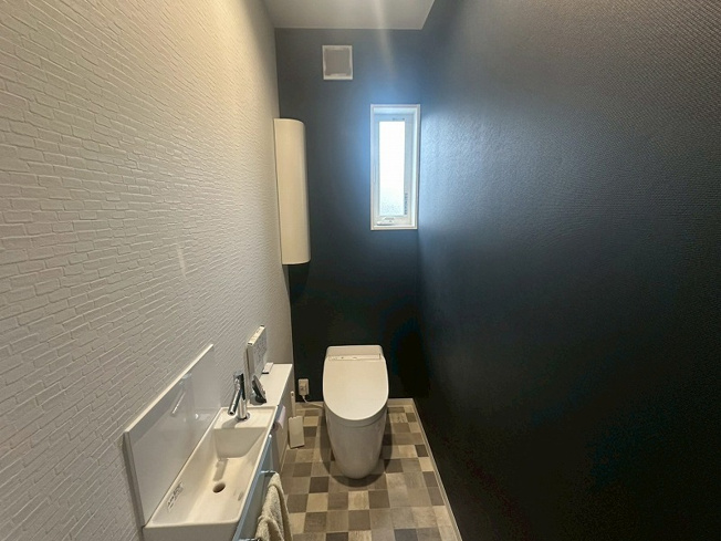 【トイレ】 | 古曽志町中古戸建 | 2階のトイレです。