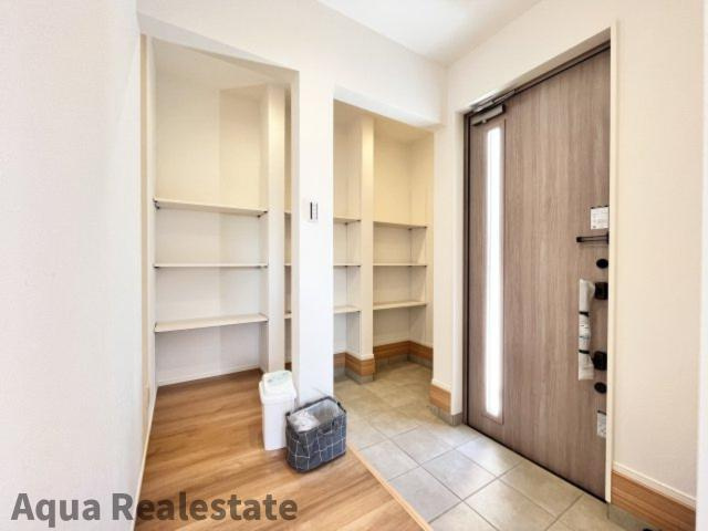 オール電化デザイナーズハウス高松市宮脇町建売③の玄関|きれいな玄関です