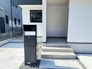 【玄関】 | 佐伯区五月が丘3丁目　全２区画　NO2 | 宅配ボックス設置済み☆