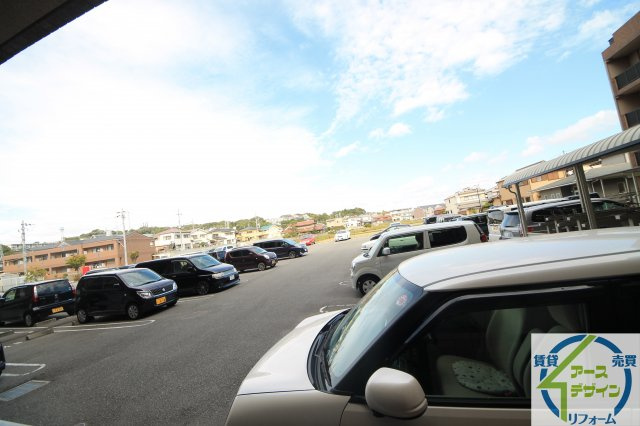 クレモナ山手の駐車場