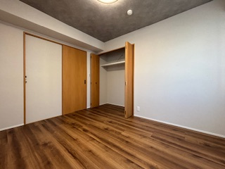 エクセルヴュー御崎公園の洋室