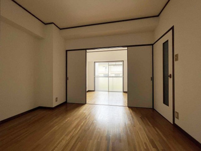 【洋室】 | グランドハイツ中原東 | 写真の引戸は外すせば広々とした１部屋の洋室になります。 