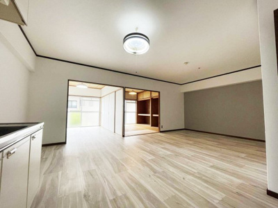 【居間・リビング】 | グランドハイツ中原東 | 明るいリビングです。