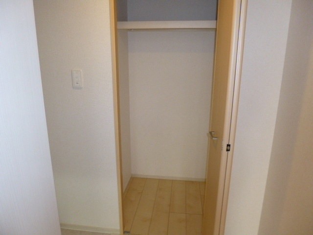 クレール壱番館の収納|廊下収納