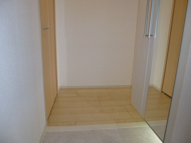 クレール壱番館の玄関