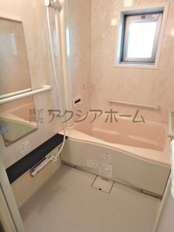 東村山青葉町住宅3号棟の浴室|窓のある浴室