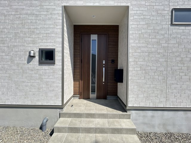 小松島市大林町字金岡建売③の玄関