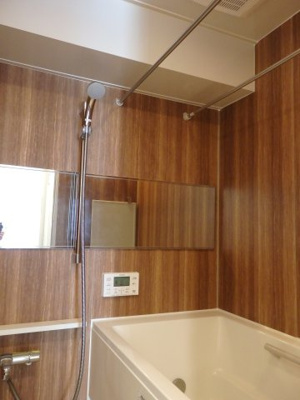【浴室】 | 御苑ハイム | 外苑西通りと反対側の部屋位置