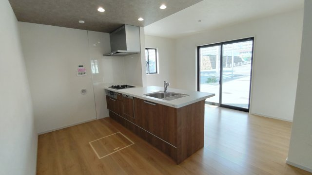 神戸市垂水区星が丘　新築戸建ての居間・リビング