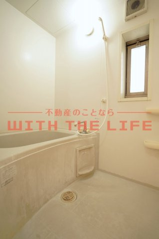 カーザ・ミア【キャッシュバック対象物件】の浴室|コンパクトで使いやすいお風呂です