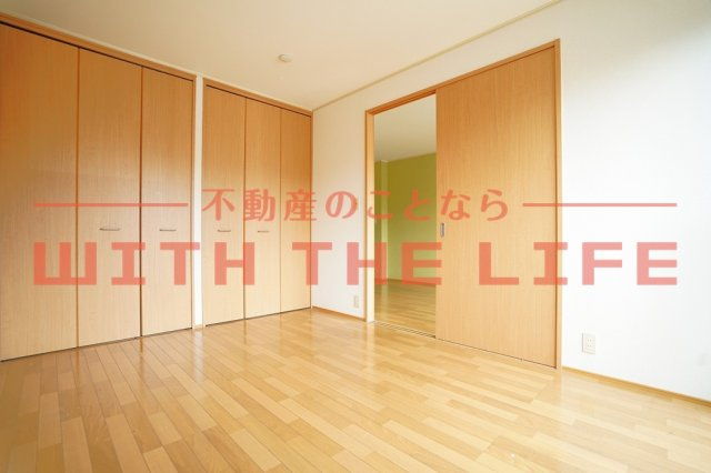 カーザ・ミア【キャッシュバック対象物件】の寝室|落ち着いた色調の寝室です