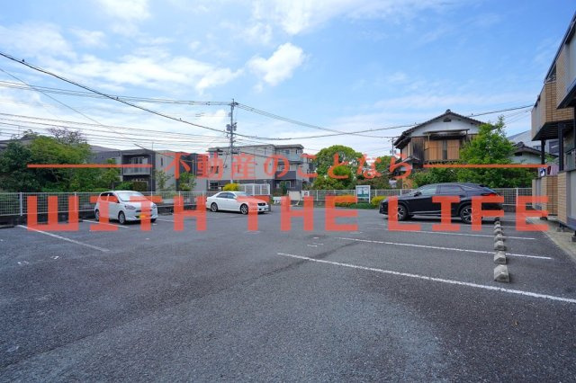 カーザ・ミア【キャッシュバック対象物件】の駐車場|車をお持ちの方に嬉しい駐車場付きの物件です