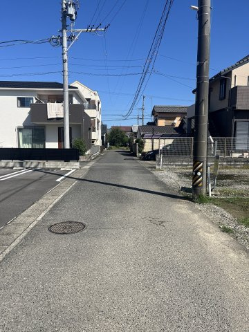 土地　三宅１丁目の前面道路含む現地写真