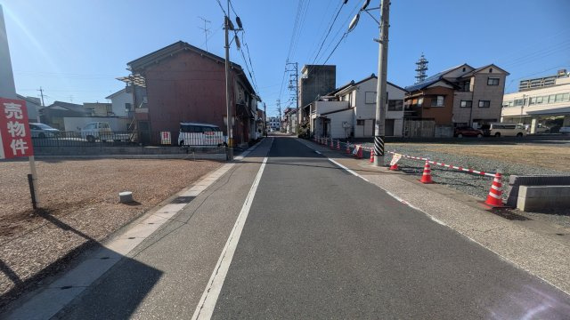 土地　加納本町9丁目の前面道路含む現地写真