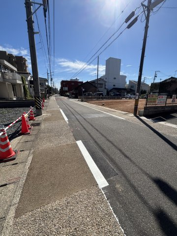 土地　加納本町9丁目の前面道路含む現地写真