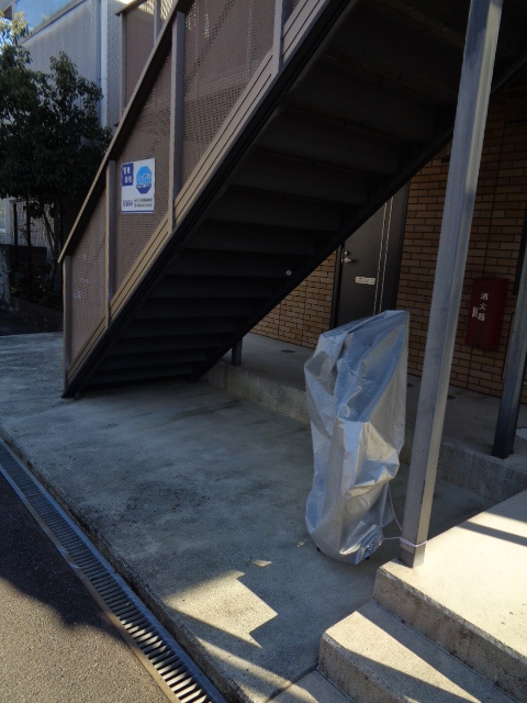 メルベーユ松田のエントランス