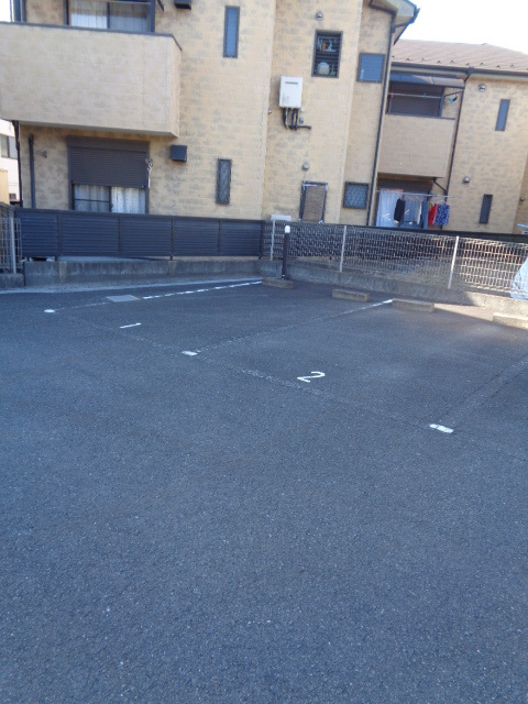 メルベーユ松田の駐車場